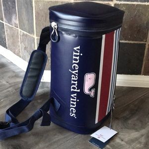 Vineyard Vines 10 can cooler brand new.